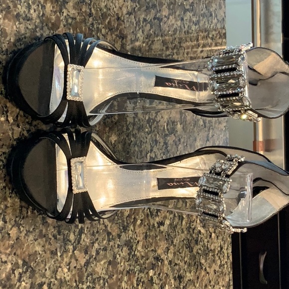 Elegant Black Beaded Women's Heels - Picture 1 of 4